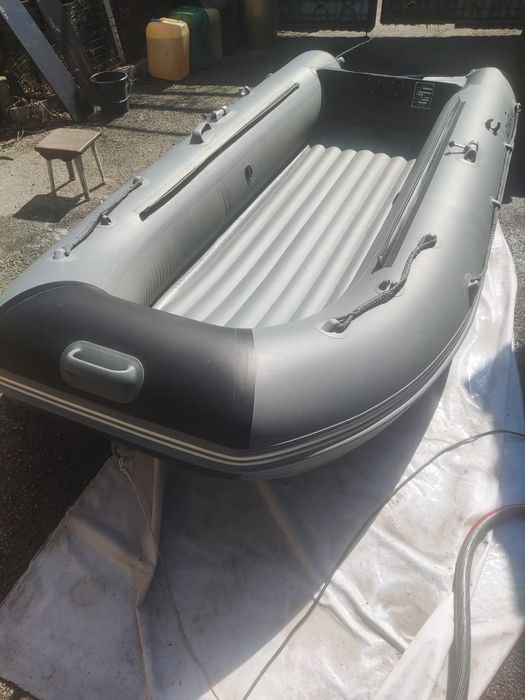 Продам лодку адмирал 3200