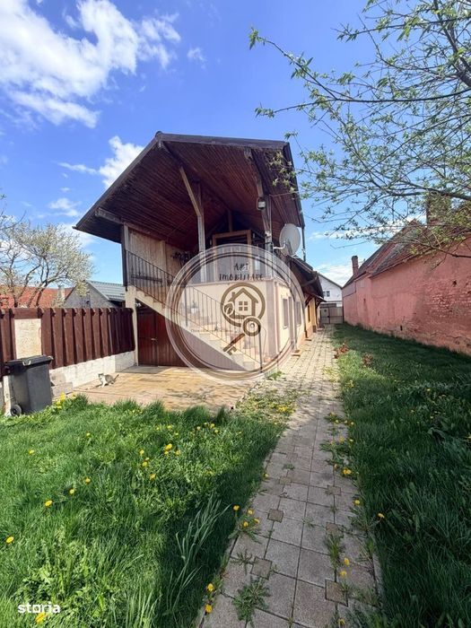 Casă spațioasă cu mansardă, 2 terase& curte – Hălchiu, Str. Bisericii