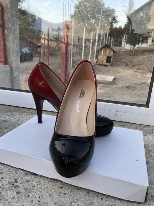 Продавам офециални обувки и портомоне размер 38