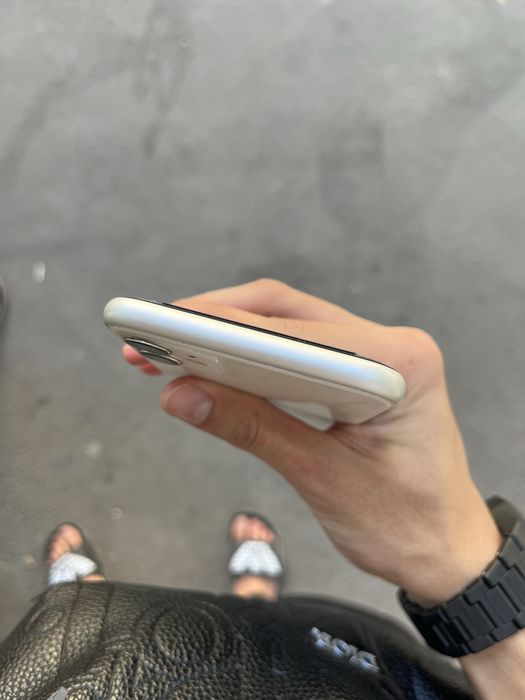 iPhone 11 белыйй