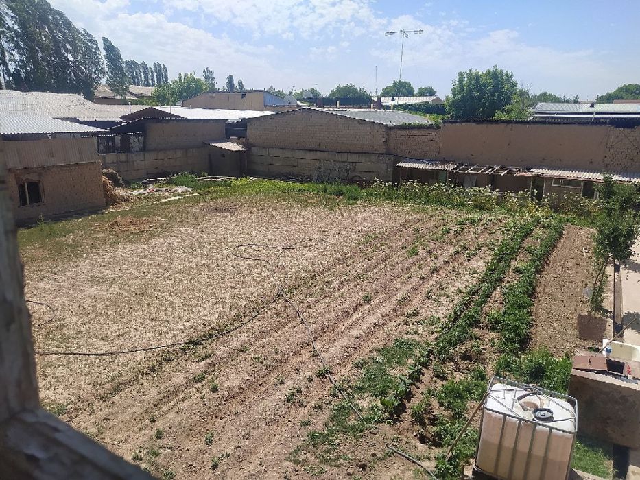 Uchastka sotilad narxini kelishamiz