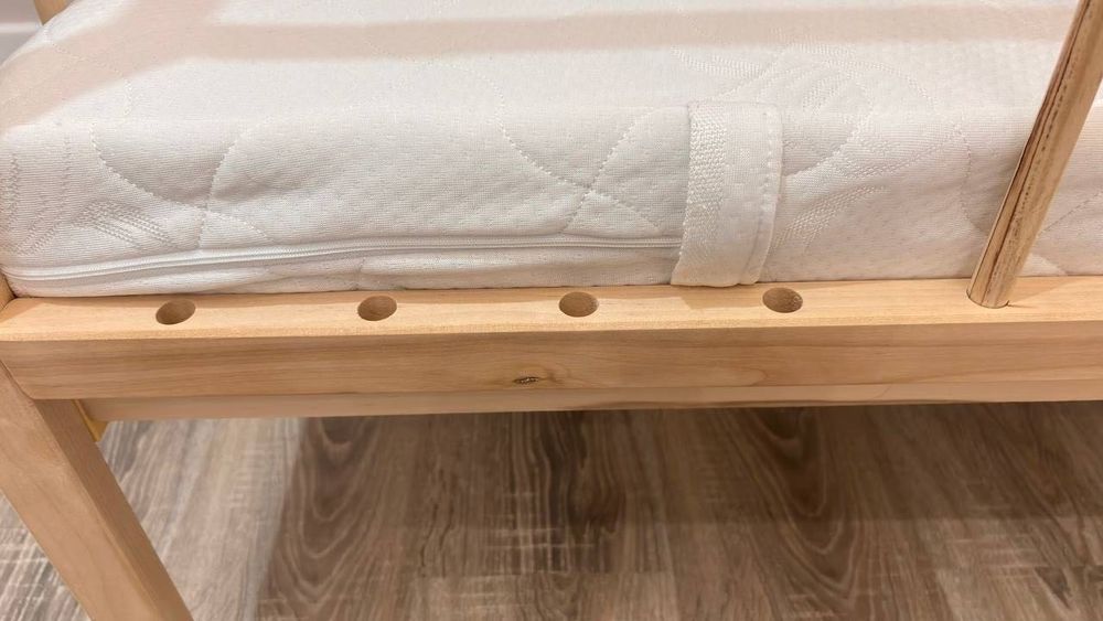 Детская кроватка с матрасом