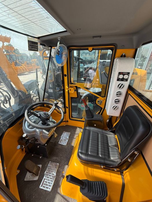Погрузчик B25 2850$