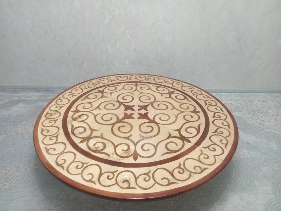 Стол круглый казахский.