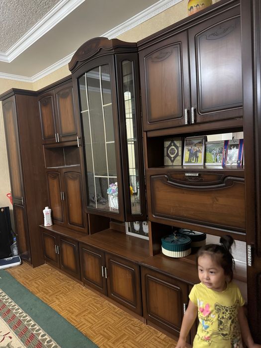 Продам стенку в гостинную срочно