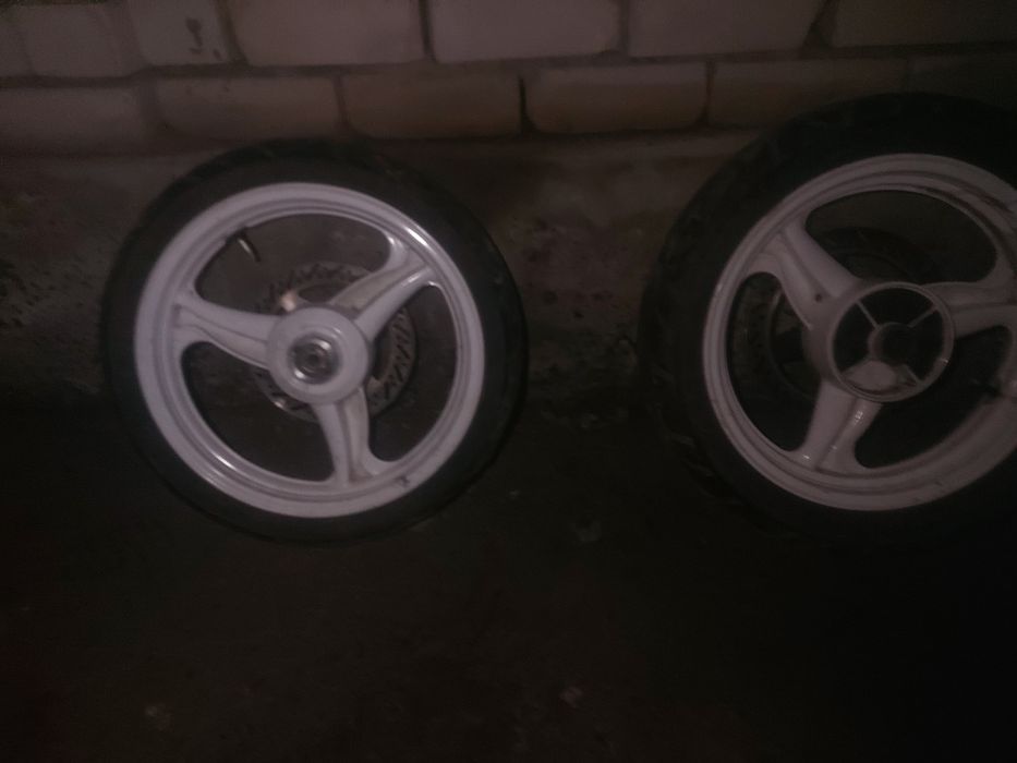 Продаю запчасти колеса и мотор