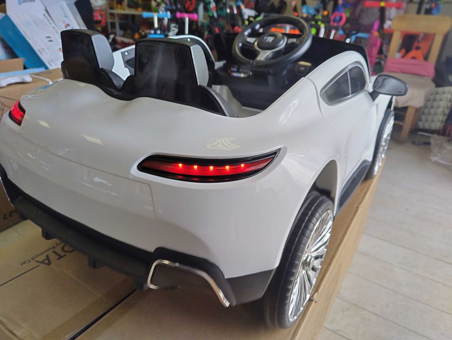 PORSCH Акумулаторна кола DAKOTA бял