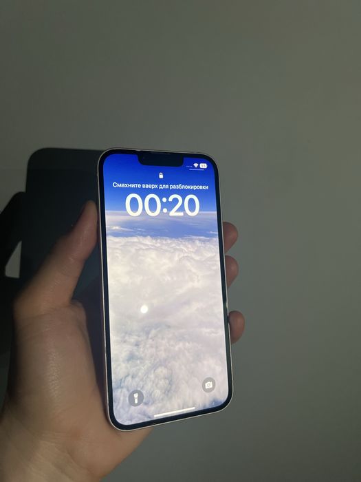 Продам Айфон 13