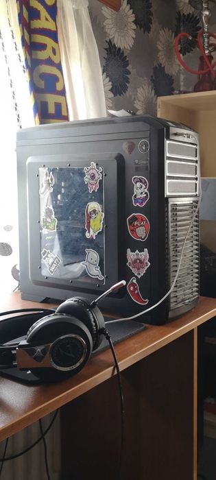 Ниско бюджетен Геймърски компютър + монитор комплект