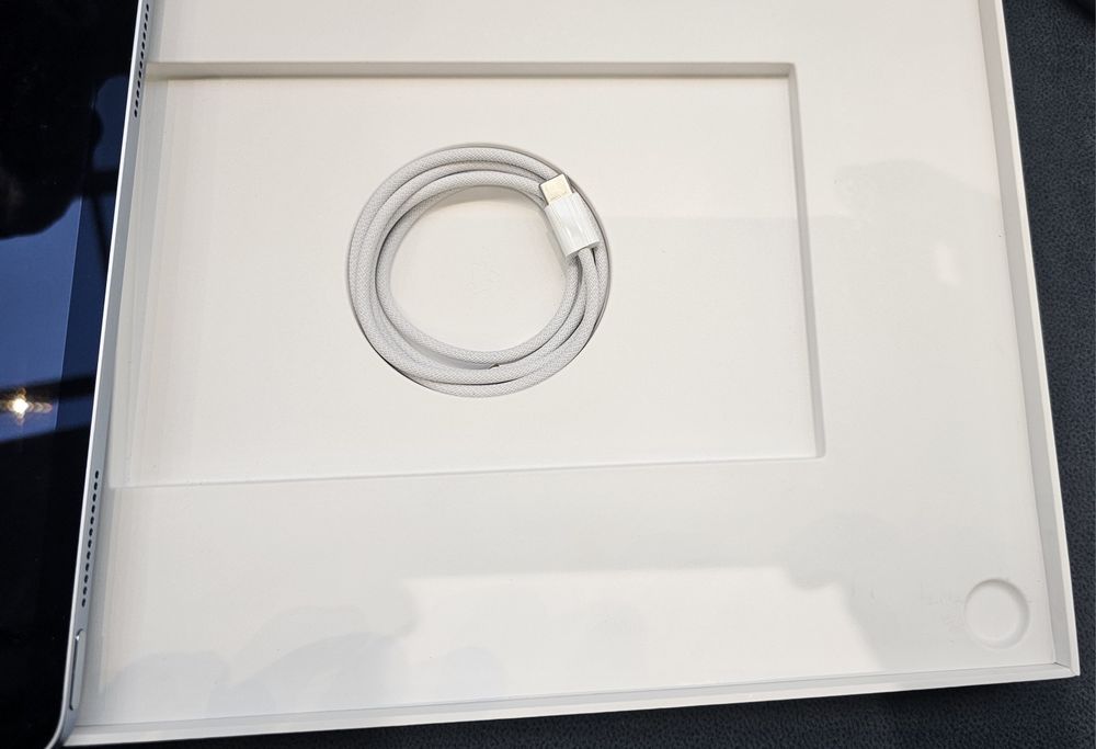 ЧИСТО НОВ - iPad Air 13" 1TB + Apple Pencil Pro