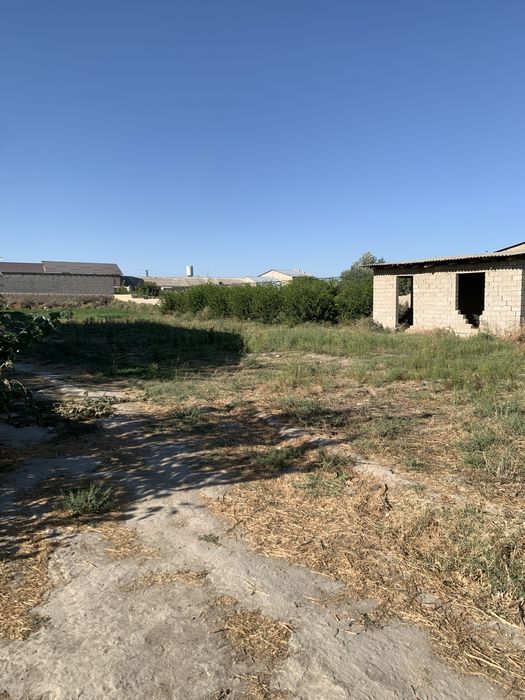 Срочно уй сотилади сув ва газ бор, сотихини булиб бериш имкони мавжуд