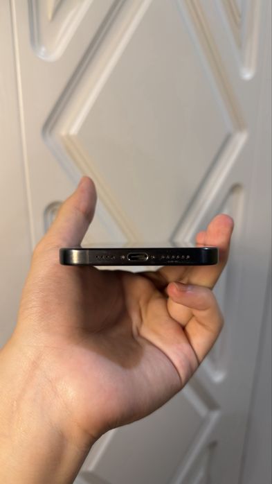 Iphone 15 pro max почти как новый