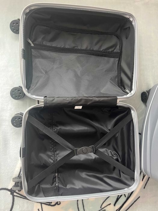 Продавам два чисто нови куфара - среден и малък размер