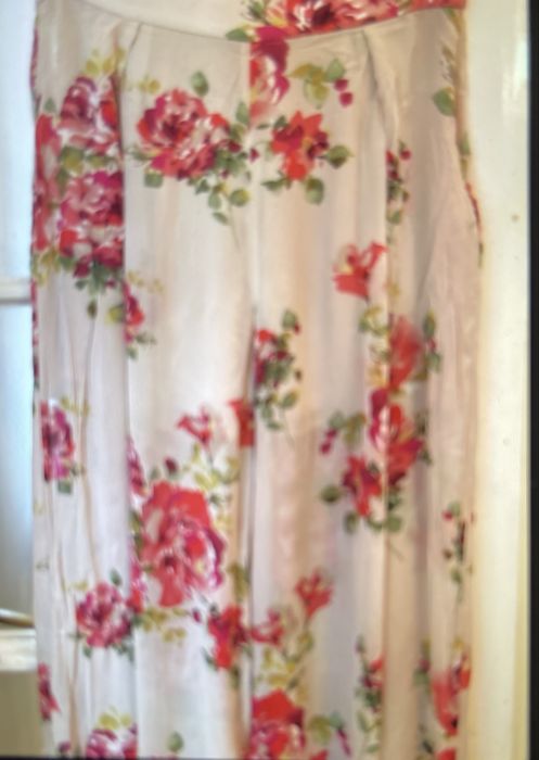 Pantaloni largi   superbi  mărimea  L