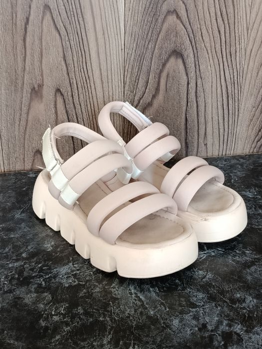 Босоножки женские