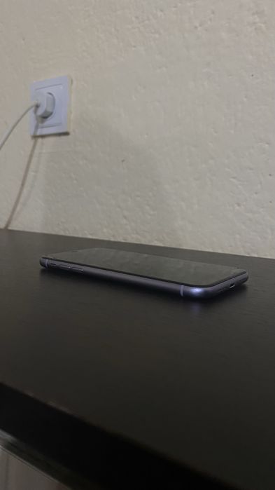 продава се Iphone 11