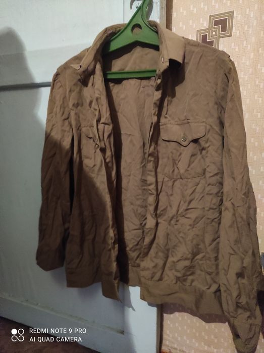 Рубашки и китель военные.