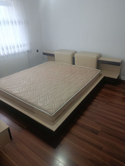 Спалня с Матрак,Скрин и Огледало..