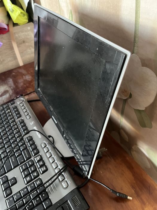 Монитор sony и клавиатура