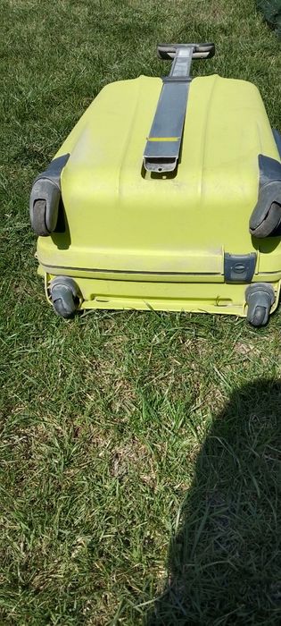 Чемодан продам бу