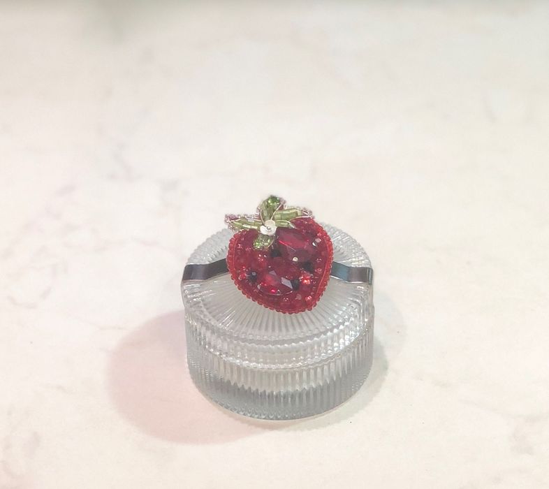 Цветни брошки от камъни и мъниста