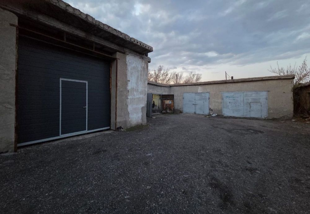 Гаражи,земля, складские помещения 
Удобное ра