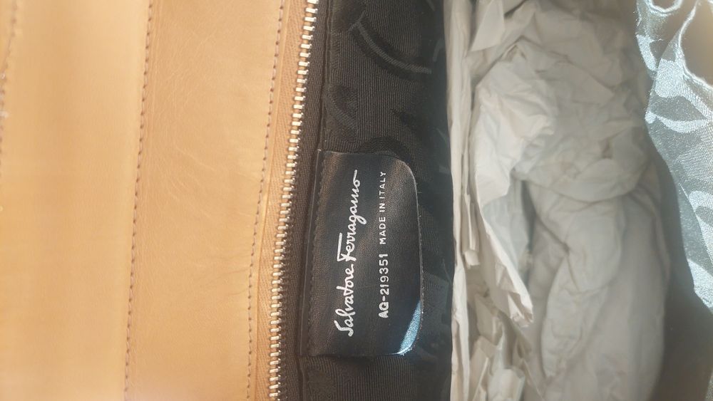 Vand geanta originala Salvatore Ferragamo