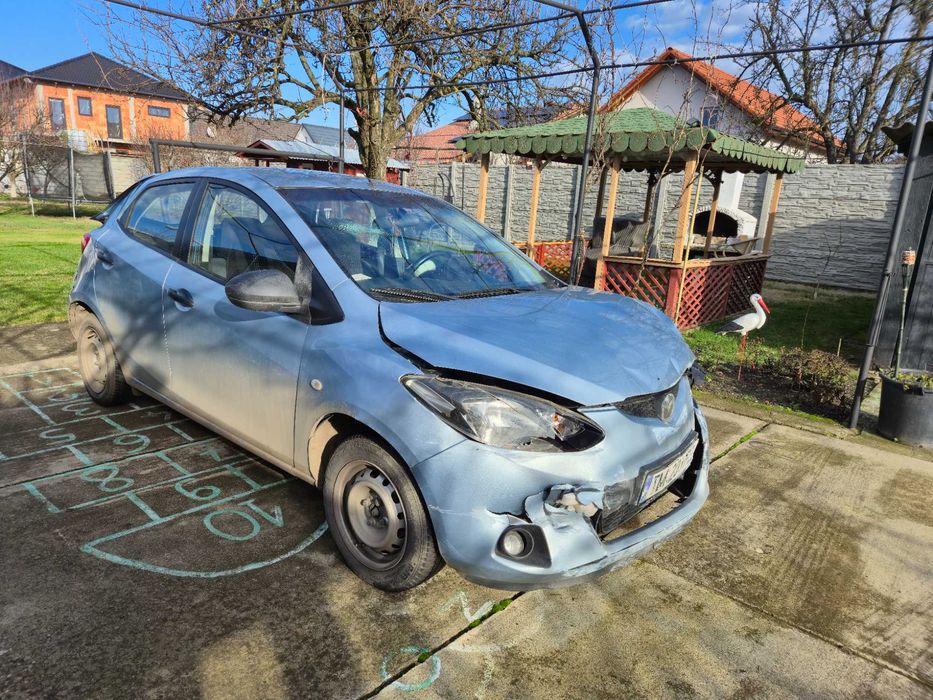 Mazda 2 / Motor 1.3 benzina / An 2008 avariata