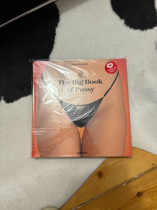 The Big Book of Pussy XL – TASCHEN, ediție rară cu copertă din plexiglas
