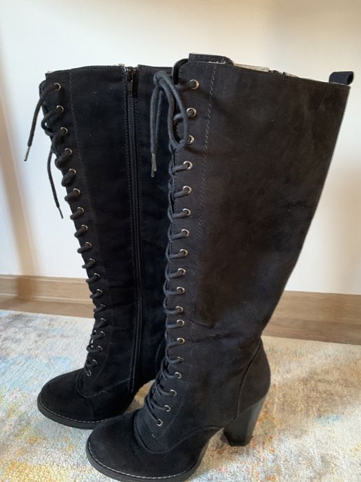 Cizme cu toc negre imblanite