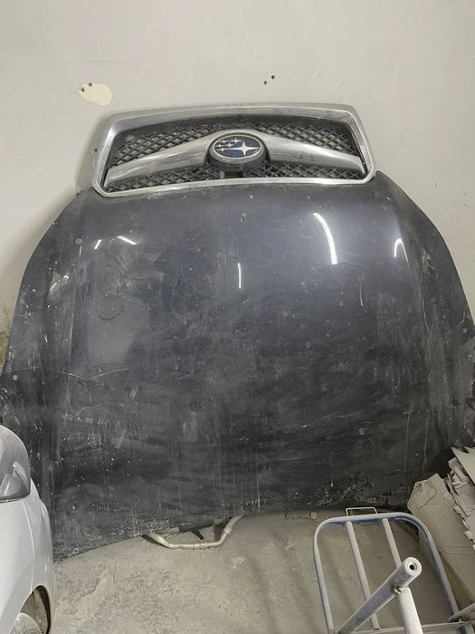 Капот с решёткой субару легаси