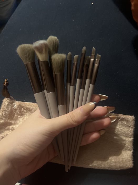 Комплект от 12 четки за професионален грим.