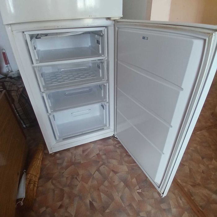 Холодильник двухкамерный