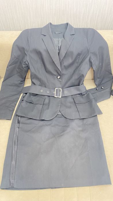 Продам женские офисные крстюмы