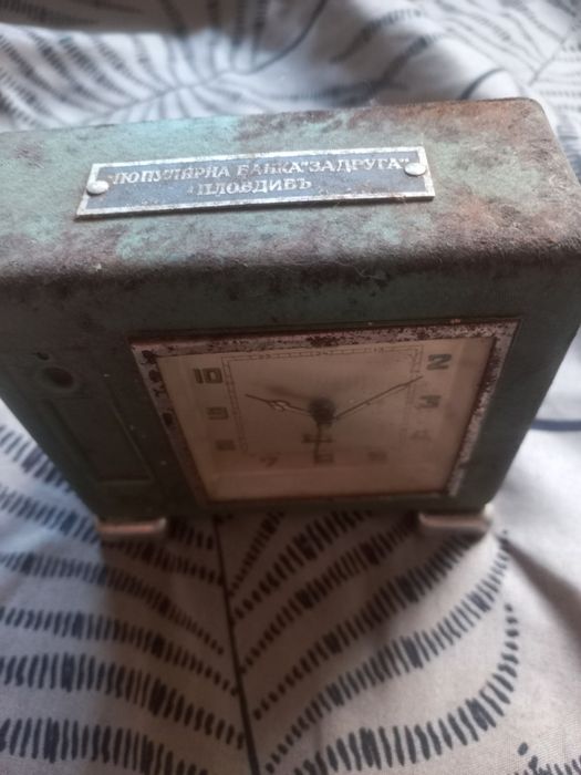 Стар часовник с табела