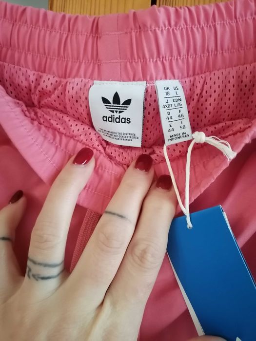 Долнище оригинално ново на Adidas