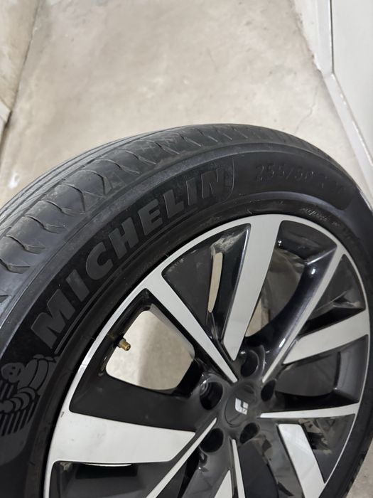 Продам летнюю резину Michelin R20 lixiang