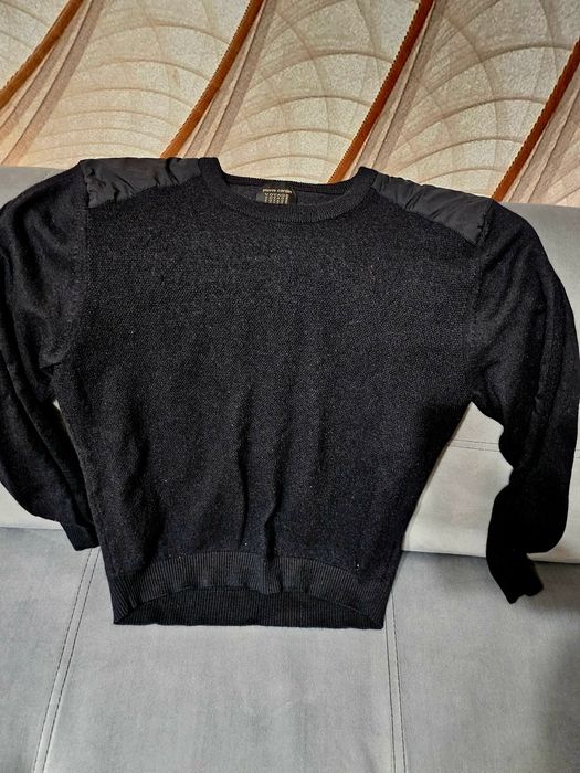 Продавам пуловер Pierre Cardin