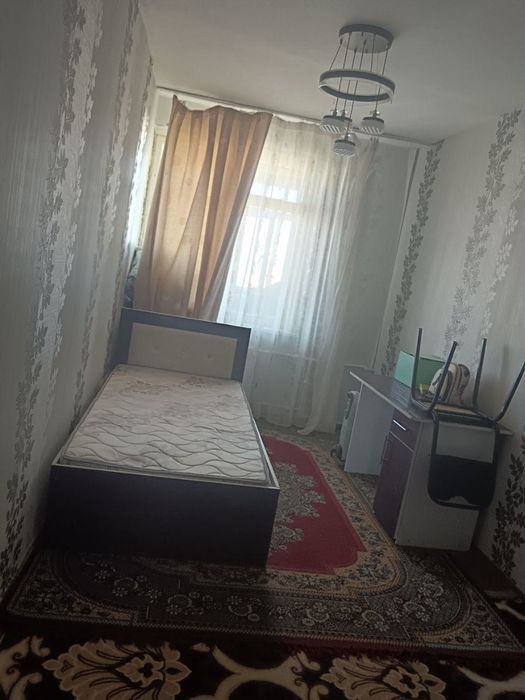 Продается 2-комнатная квартира . 7 мкр . Напротив нового базара 7-этаж