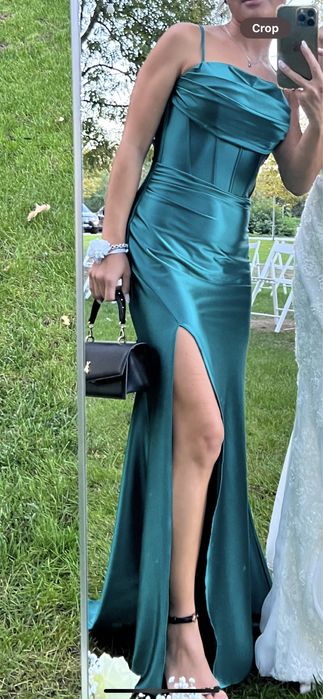 Официална, стилна рокля, подходяща за бал, за кума…