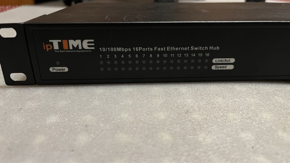 Switch ipTIME 16 porturi, 10/100Mbps, carcasa metalica, 19"
