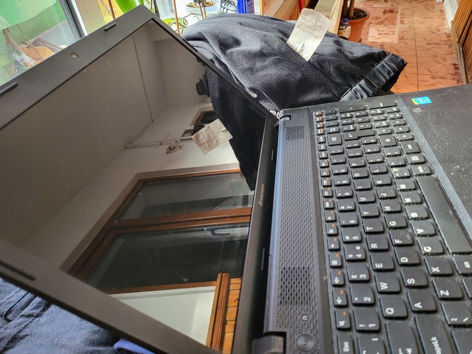 Vand laptop pt piese!