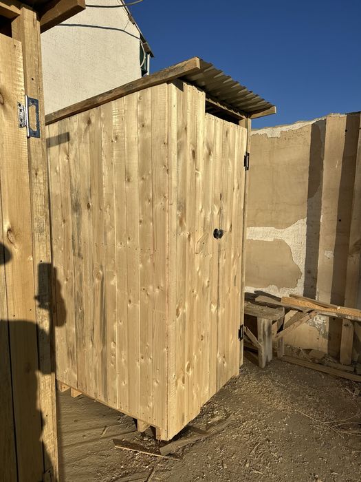 Туалет уличний деревянныий