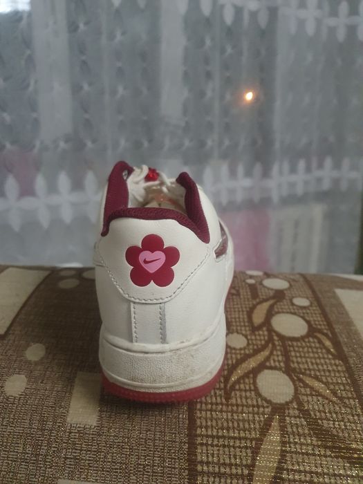 Кроссовки  женские