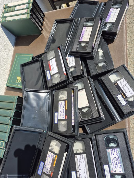 Vand lot 25 casete video de 195 minute  pentru reinregistrare 

- HQ

- MESE