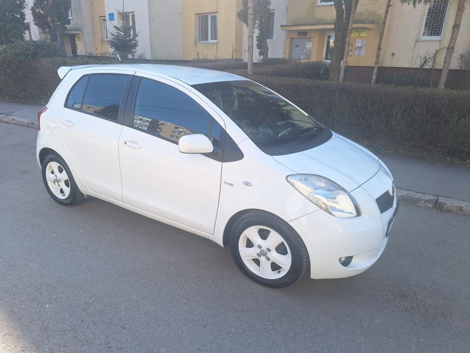 TOYOTA Yaris