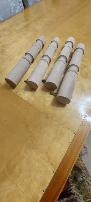 продам стол, верх фанера, есть короткие ножки и длинные