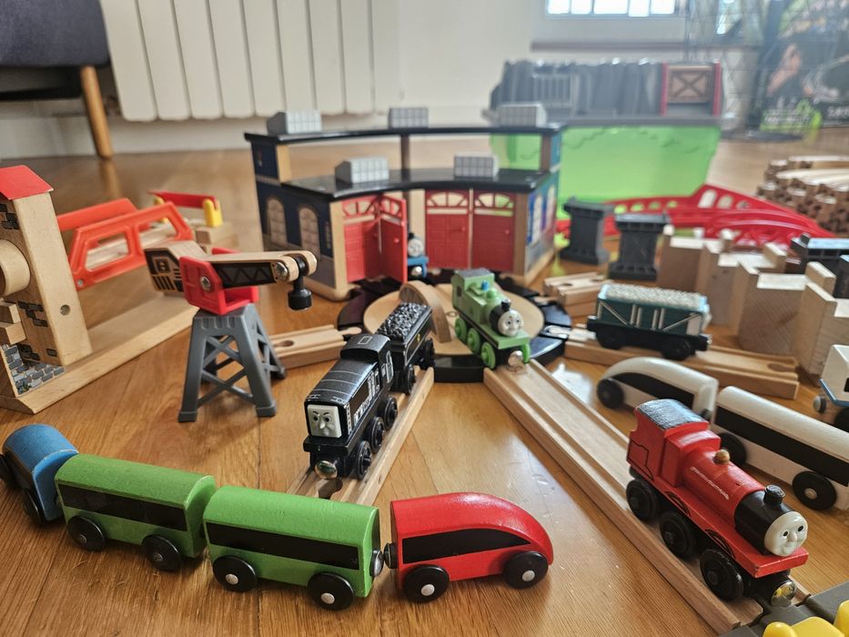 Дървено влакче Голям сет Томас Brio, Hape