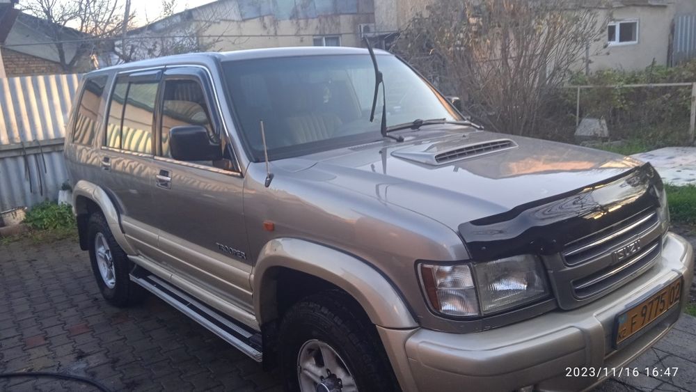 Автомобиль Isuzu trooper