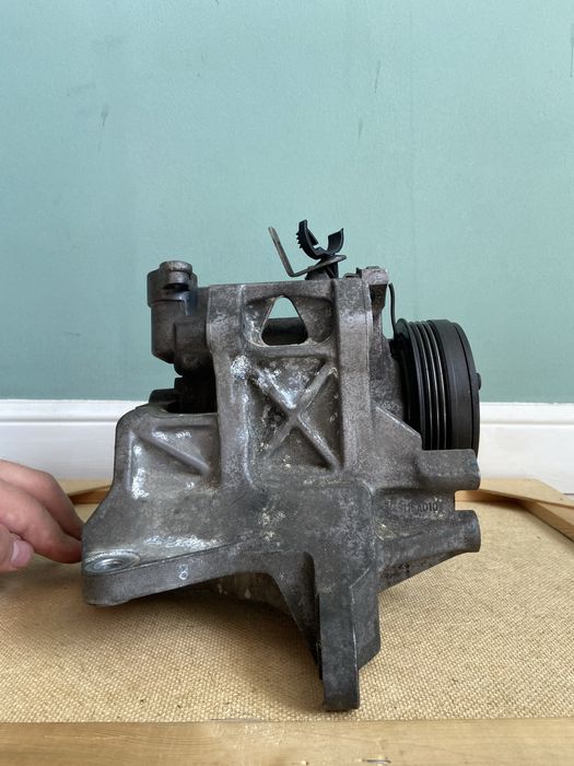 Продается компрессор кондиционера Subaru Forester sg5 2007